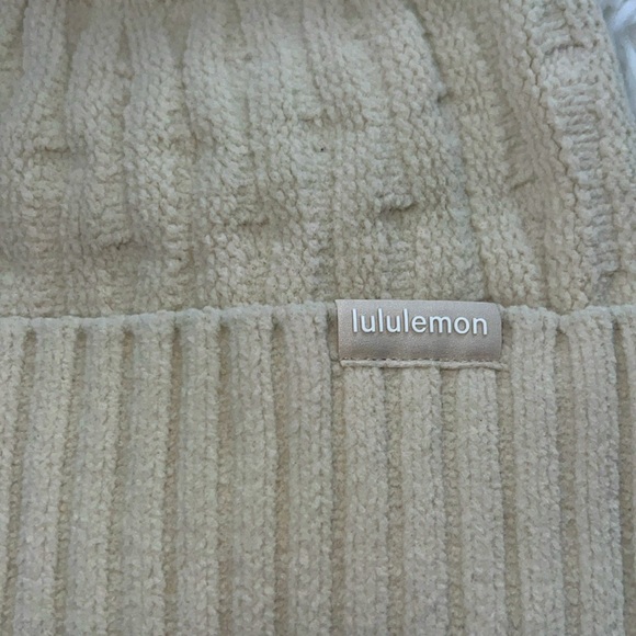 Lululemon Cable Knit Pom Beanie Color Natural        Size OS NWT - Picture 3 of 7